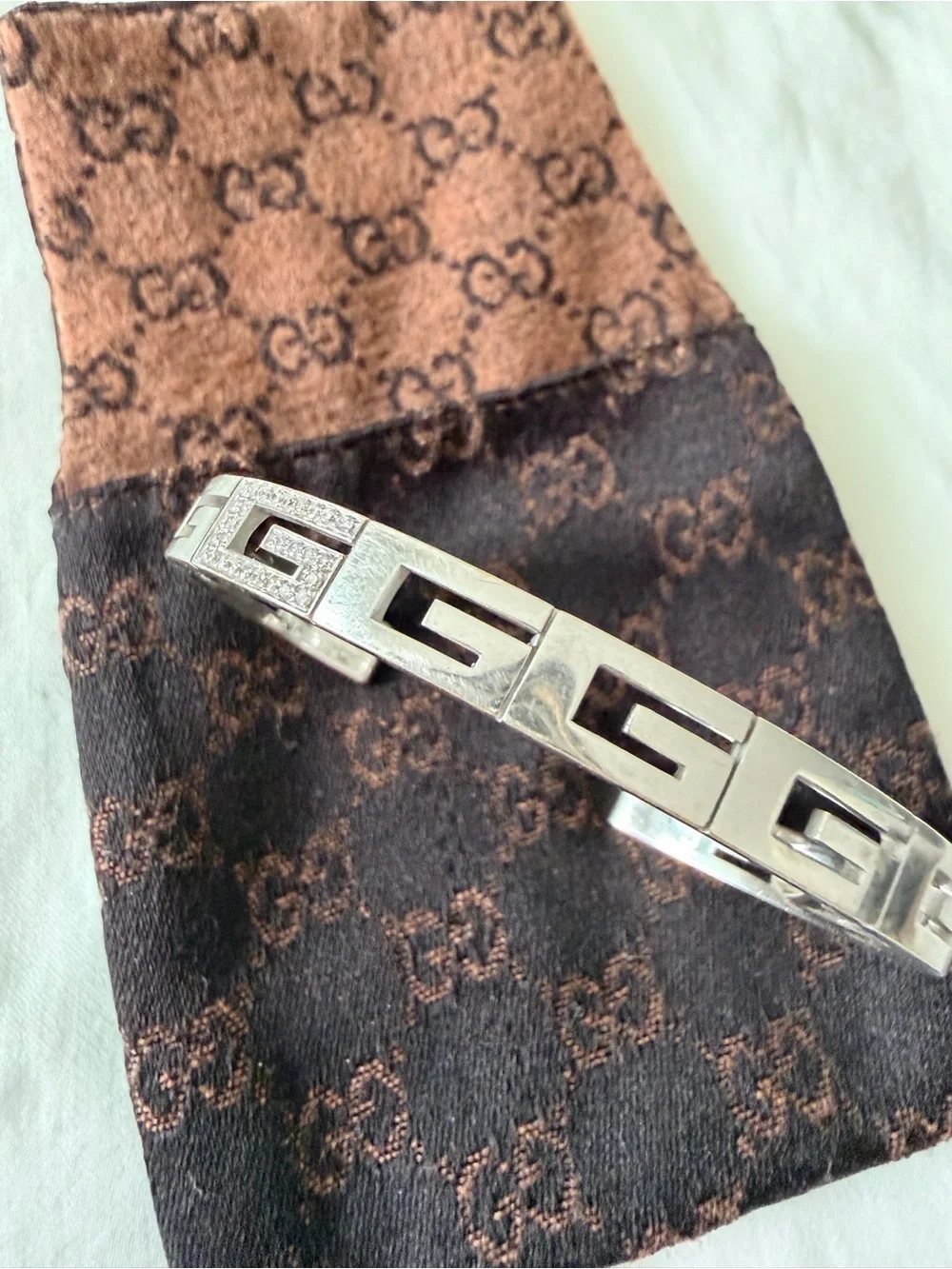 GUCCI White Gold/Diamond “G” logo bracelet
